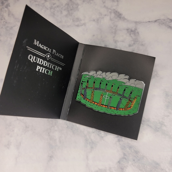 ⭐️ Harry Potter Quidditch Pitch Pin Wizarding World Magical Places 2.25"x1.5" - Picture 1 of 4